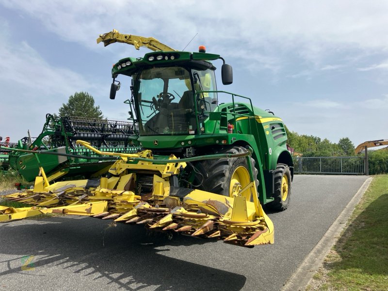 Feldhäcksler tip John Deere 8300i mit Kemper 360+ und PickUp, Gebrauchtmaschine in Rauschwitz (Poză 1)