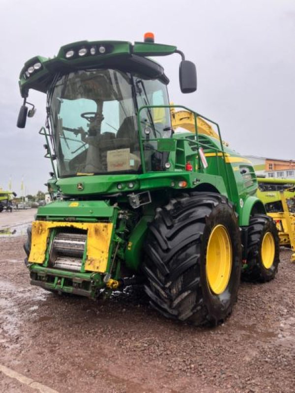 Feldhäcksler du type John Deere 8400 T4f, Gebrauchtmaschine en Landsberg (Photo 1)