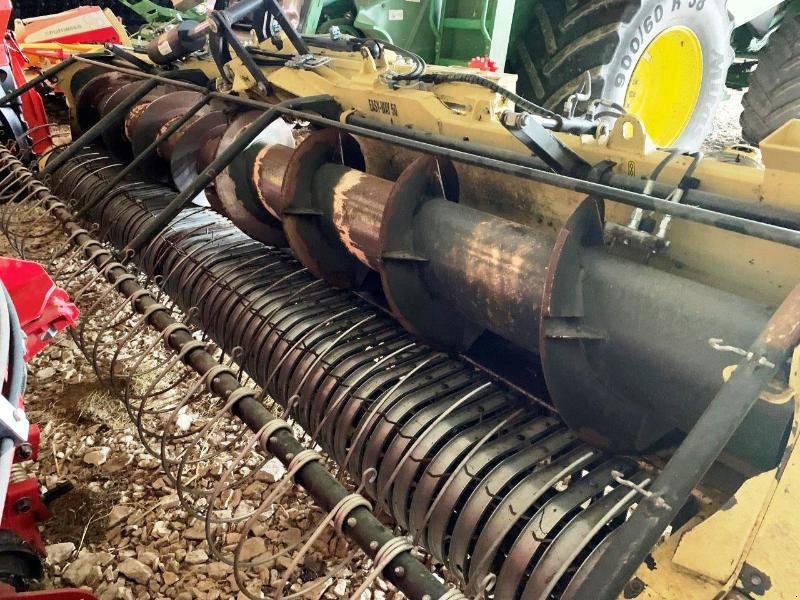 Feldhäcksler del tipo John Deere 8400, Gebrauchtmaschine en SAINT-GERMAIN DU PUY (Imagen 9)