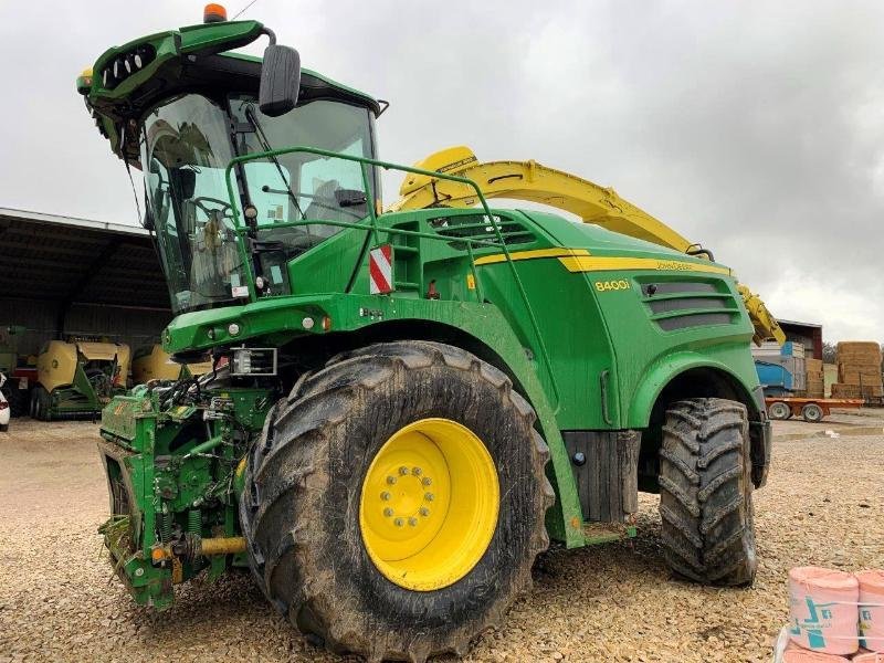 Feldhäcksler tip John Deere 8400, Gebrauchtmaschine in SAINT-GERMAIN DU PUY