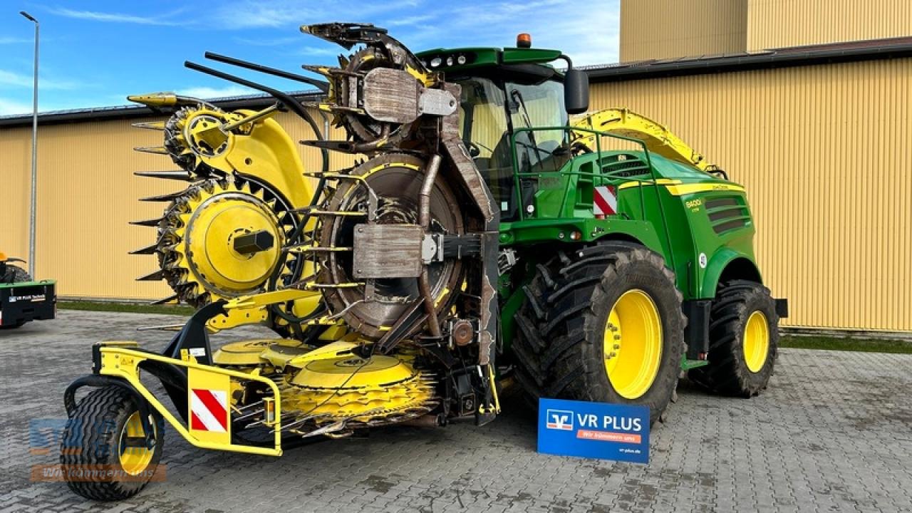 Feldhäcksler des Typs John Deere 8400I MIT 475 PLUS + 639 PICKUP, Gebrauchtmaschine in Osterburg (Bild 1)