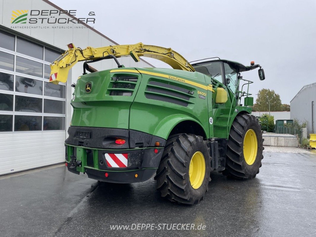 Feldhäcksler des Typs John Deere 8400i mit Kemper 375, Gebrauchtmaschine in Rietberg (Bild 3)