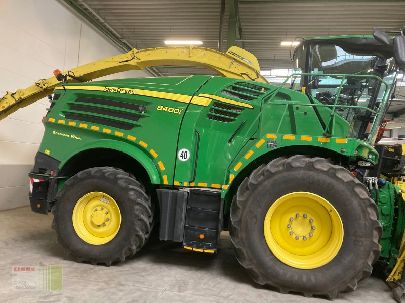 Feldhäcksler des Typs John Deere 8400i, Gebrauchtmaschine in Vohburg (Bild 1)