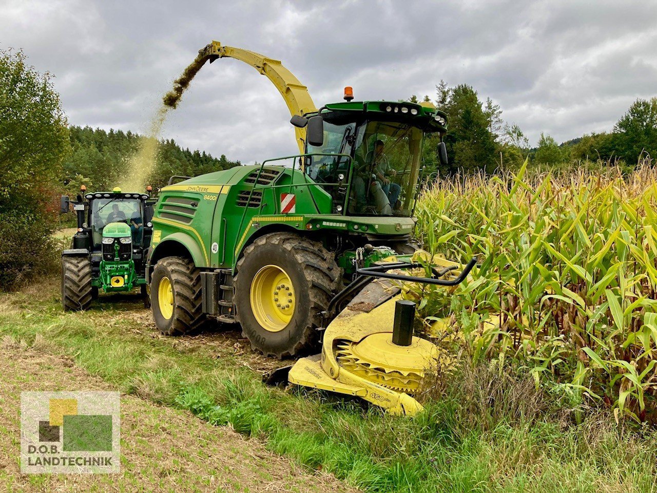 Feldhäcksler of the type John Deere 8400i, Gebrauchtmaschine in Lauterhofen (Picture 1)