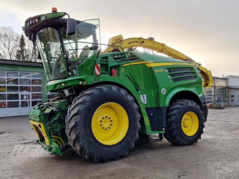 Feldhäcksler des Typs John Deere 8500 SFH, Gebrauchtmaschine in Albersdorf (Bild 1)