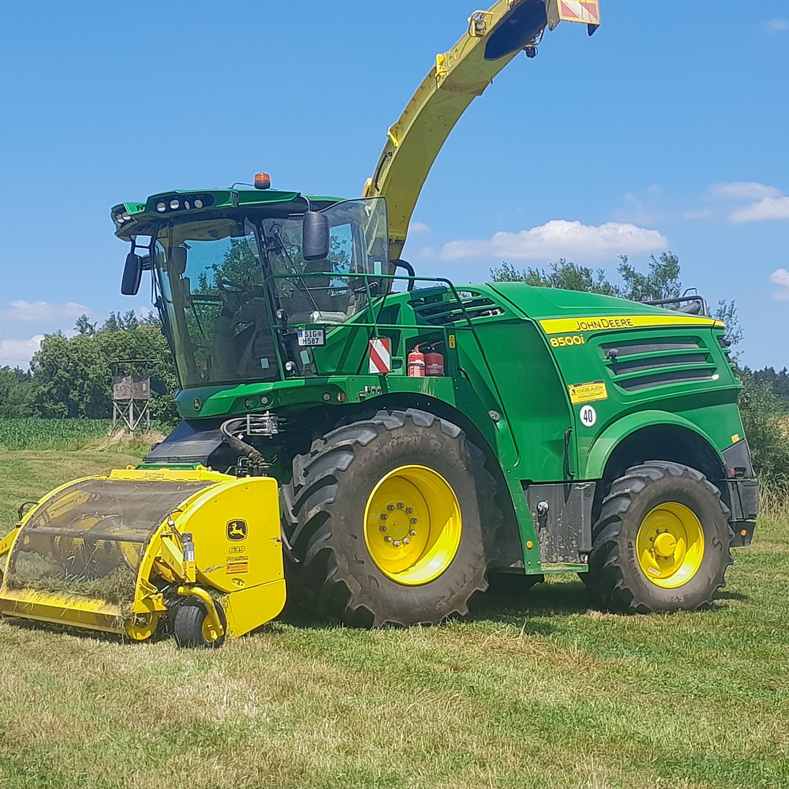 Feldhäcksler typu John Deere 8500i, Gebrauchtmaschine w Herdwangen-Schönach (Zdjęcie 1)