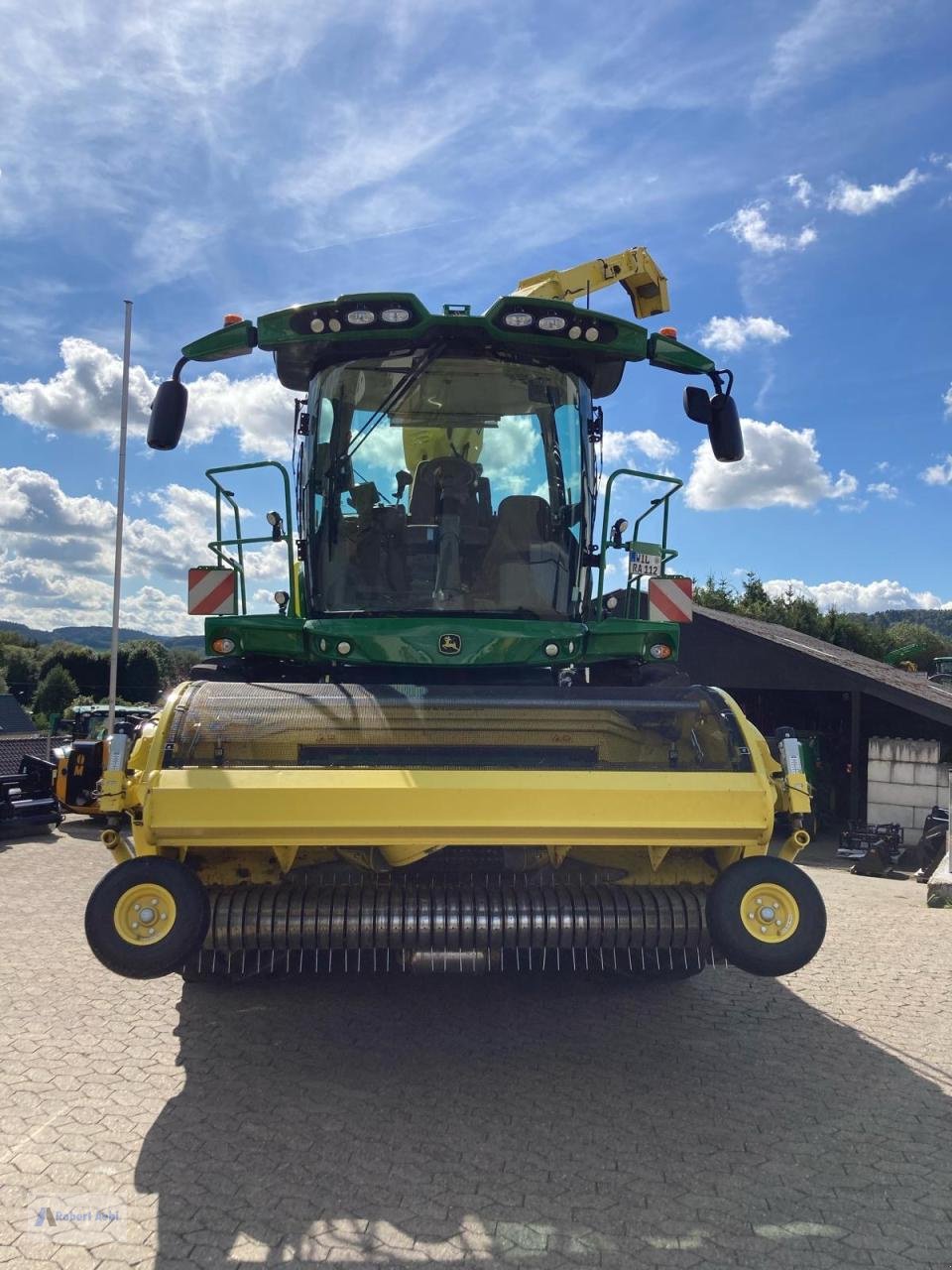 Feldhäcksler of the type John Deere 8600, Neumaschine in Wittlich (Picture 2)