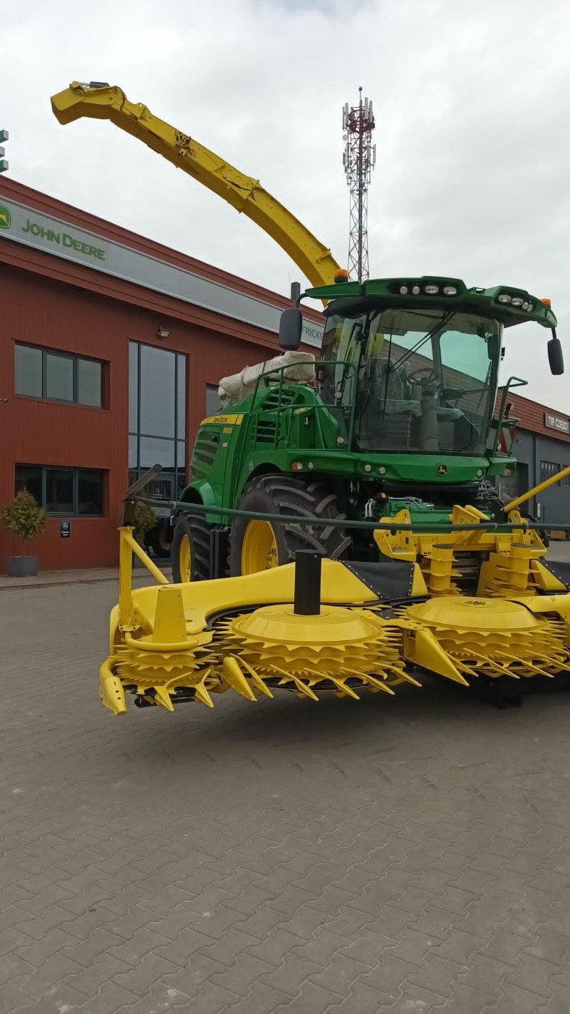 Feldhäcksler des Typs John Deere 8600, Gebrauchtmaschine in Mrągowo (Bild 4)