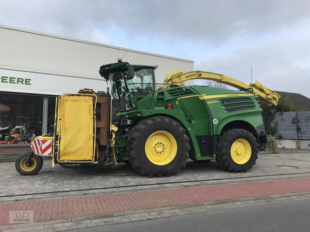 Feldhäcksler des Typs John Deere 8600, Gebrauchtmaschine in Alt-Mölln (Bild 1)