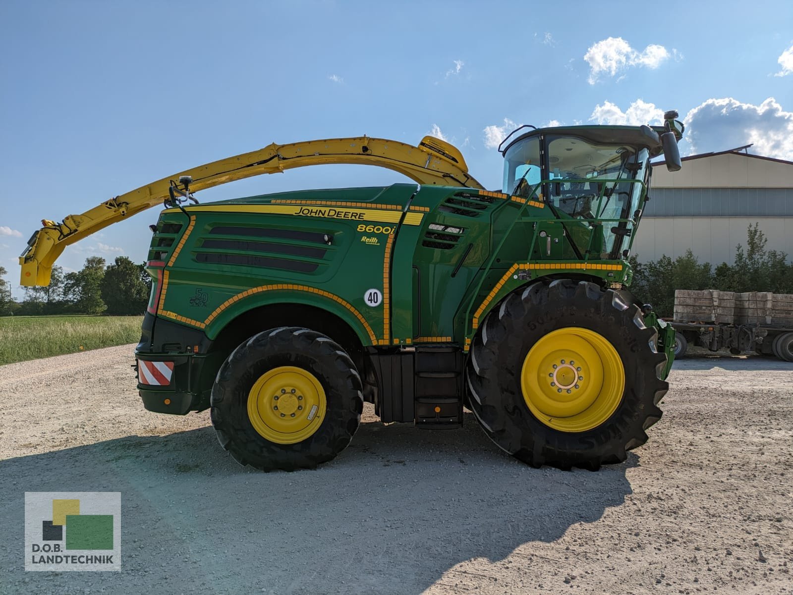 Feldhäcksler des Typs John Deere 8600i, Gebrauchtmaschine in Langweid am Lech (Bild 1)