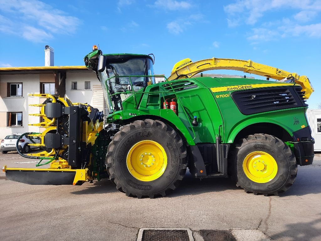 Feldhäcksler des Typs John Deere 9700, Gebrauchtmaschine in CHEMAUDIN ET VAUX (Bild 2)