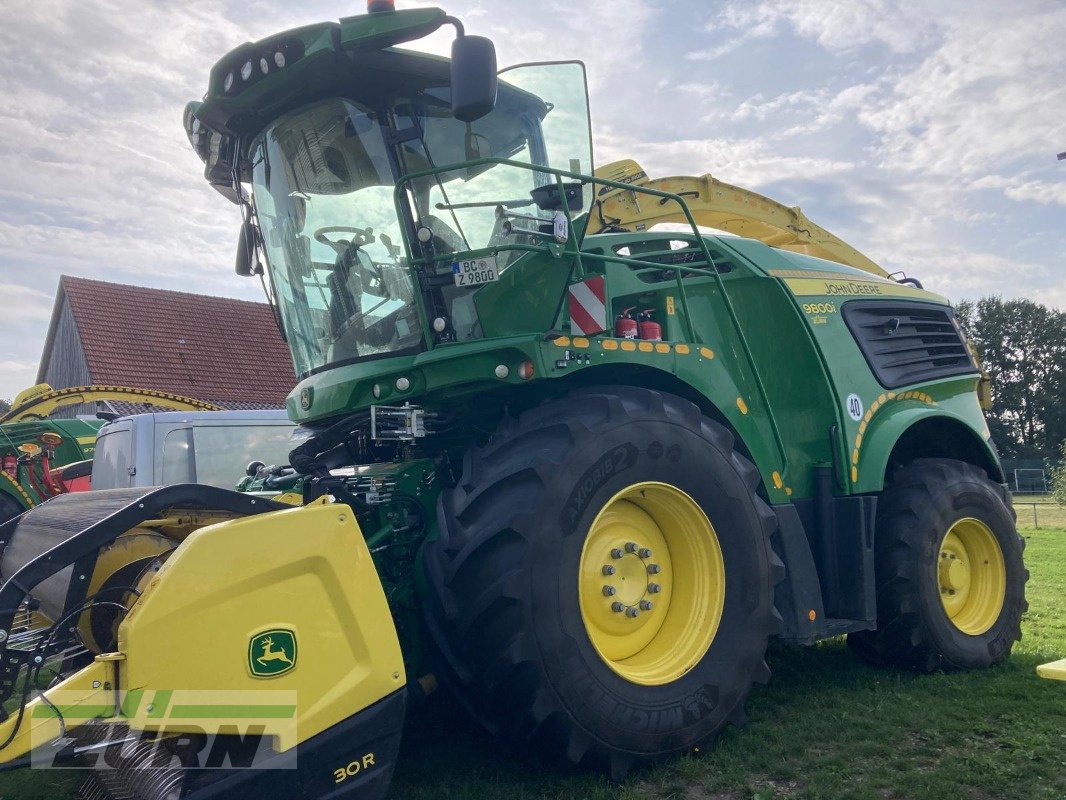 Feldhäcksler des Typs John Deere 9800i (MY21), Gebrauchtmaschine in Kanzach (Bild 1)