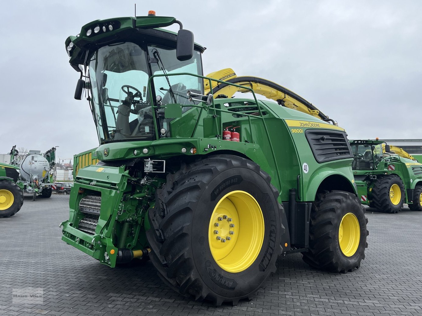 Feldhäcksler of the type John Deere 9800i ProDrive, Neumaschine in Tettenweis / Karpfham (Picture 1)