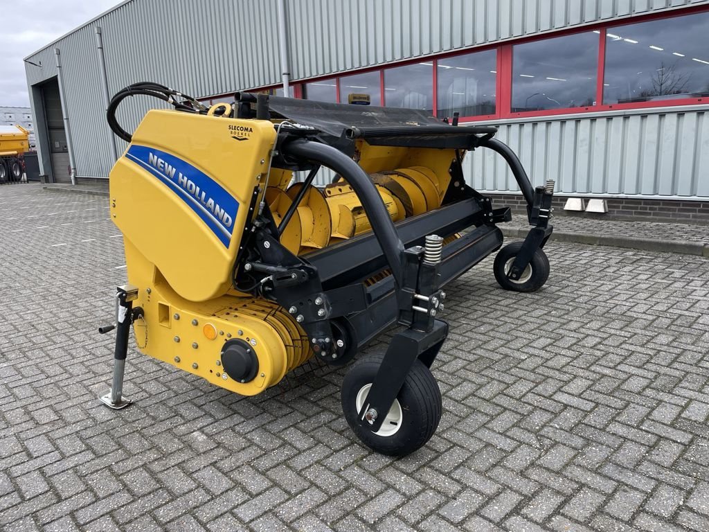 Feldhäcksler typu New Holland 300FP PICK UP, Gebrauchtmaschine v BOEKEL (Obrázek 3)