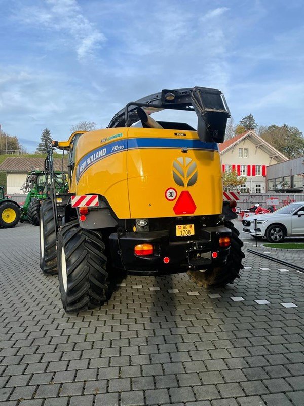 Feldhäcksler des Typs New Holland FR 450, Gebrauchtmaschine in Regensdorf (Bild 5)