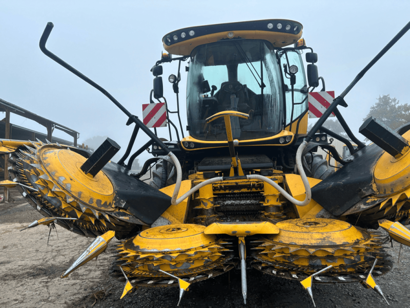 Feldhäcksler du type New Holland FR 550, Gebrauchtmaschine en TREMEUR (Photo 1)