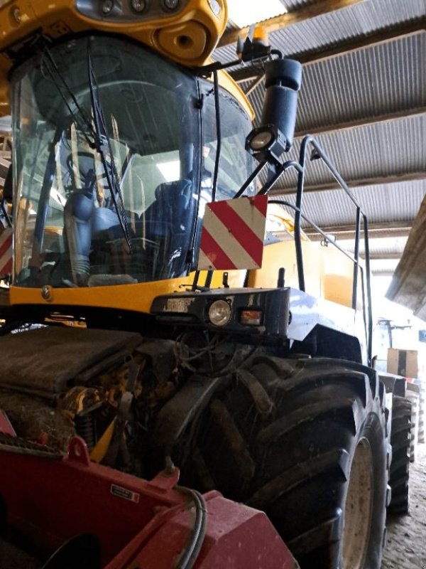 Feldhäcksler van het type New Holland FR 9050, Gebrauchtmaschine in CHATEAUBRIANT CEDEX (Foto 2)