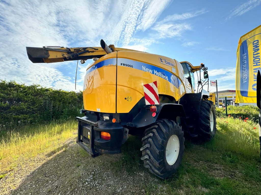 Feldhäcksler des Typs New Holland FR 9060, Gebrauchtmaschine in LIMEY-REMENAUVILLE (Bild 3)