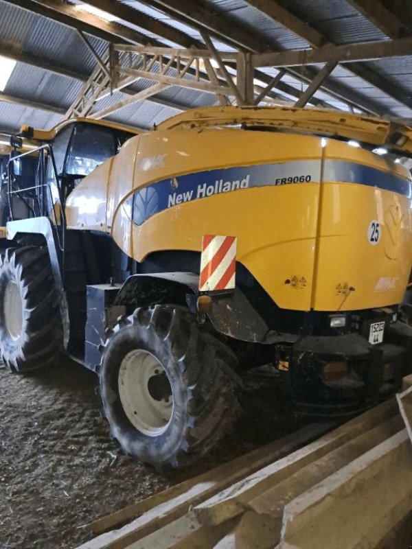 Feldhäcksler of the type New Holland FR 9060, Gebrauchtmaschine in CHATEAUBRIANT CEDEX (Picture 3)