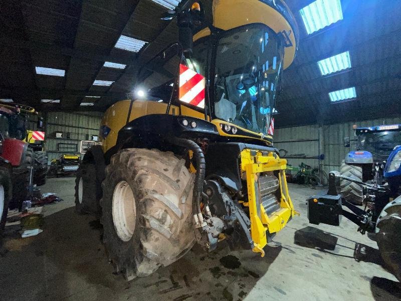 Feldhäcksler typu New Holland FR550, Gebrauchtmaschine w PLUMELEC (Zdjęcie 7)