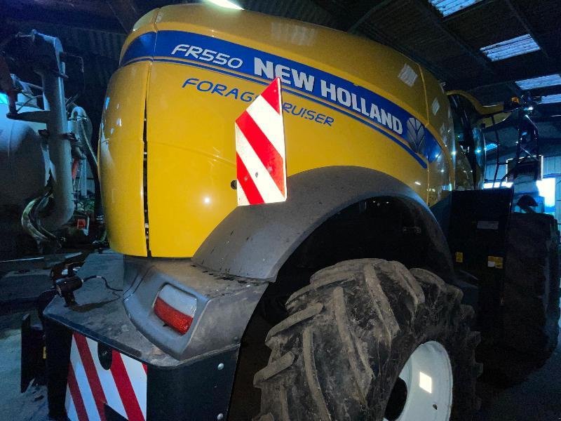 Feldhäcksler typu New Holland FR550, Gebrauchtmaschine w PLUMELEC (Zdjęcie 8)