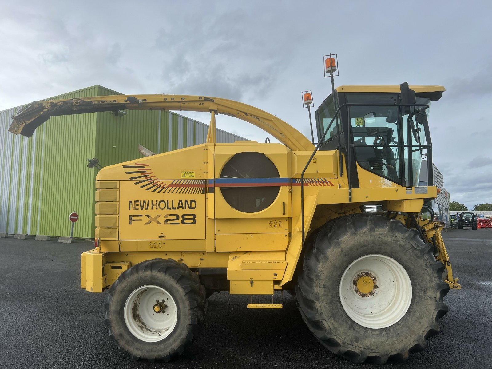 Feldhäcksler van het type New Holland FX 28, Gebrauchtmaschine in Issoire (Foto 2)