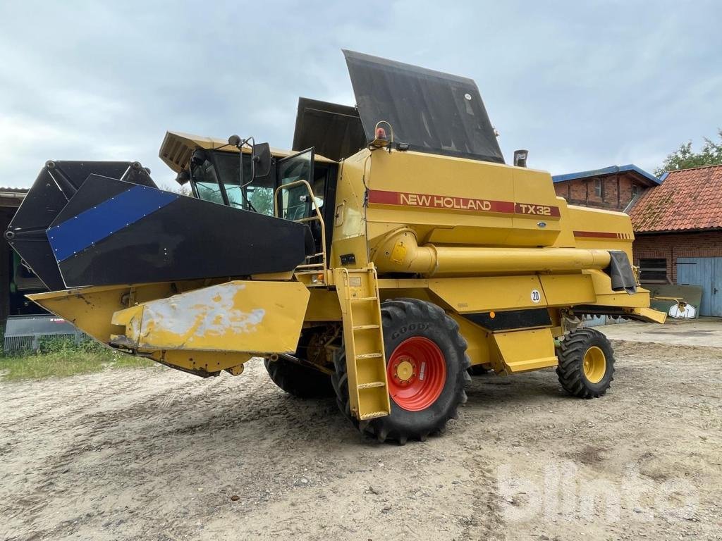 Feldhäcksler tipa New Holland TX32, Gebrauchtmaschine u Düsseldorf (Slika 1)