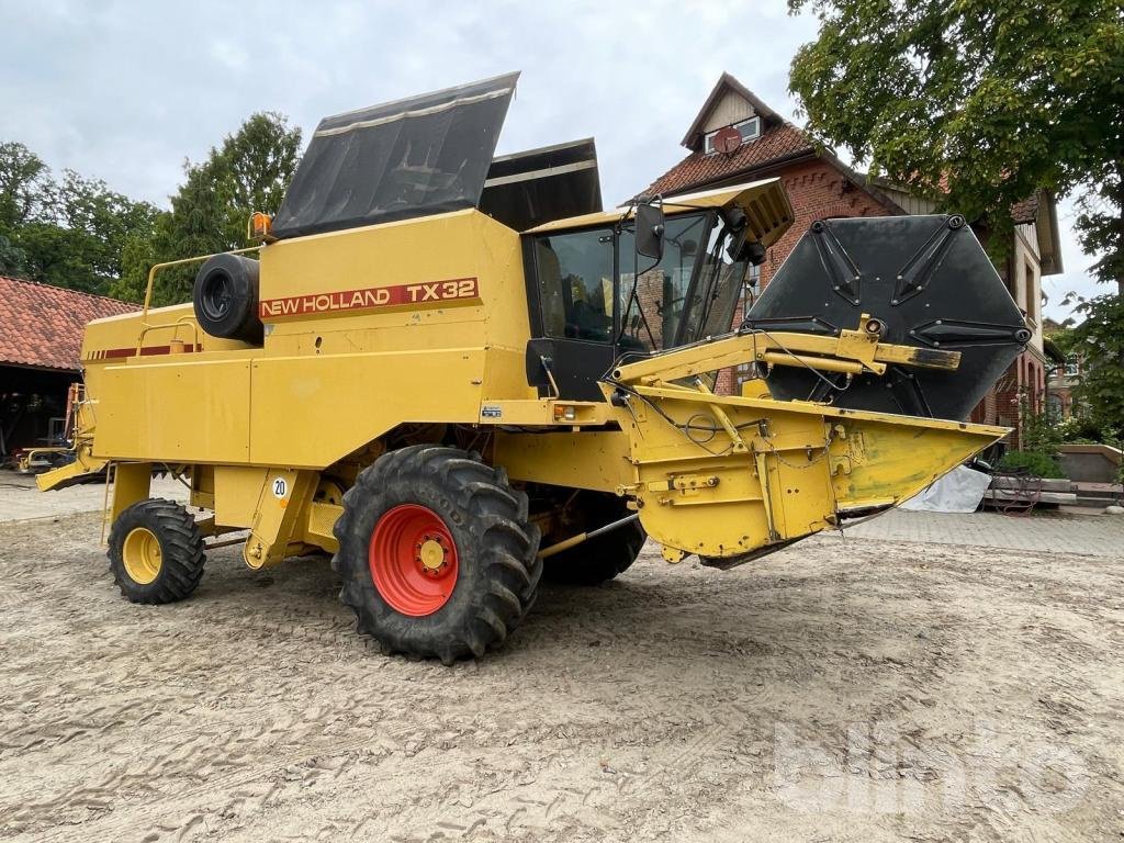 Feldhäcksler du type New Holland TX32, Gebrauchtmaschine en Düsseldorf (Photo 2)