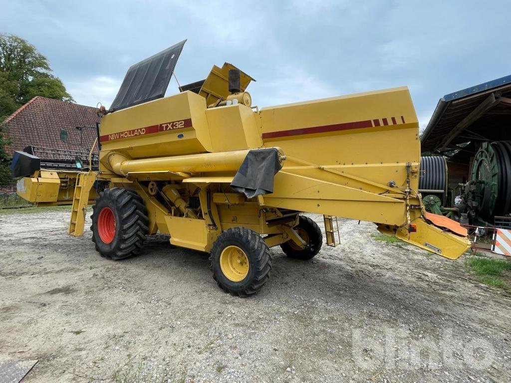 Feldhäcksler van het type New Holland TX32, Gebrauchtmaschine in Düsseldorf (Foto 4)