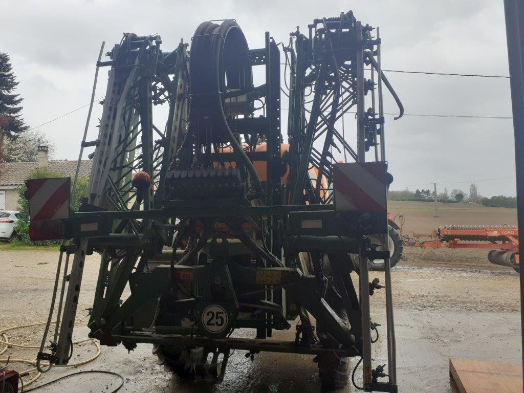 Feldspritze del tipo Amazone Pulvérisateur traîné UG 3000 SUPER Amazone, Gebrauchtmaschine en ROYNAC (Imagen 5)