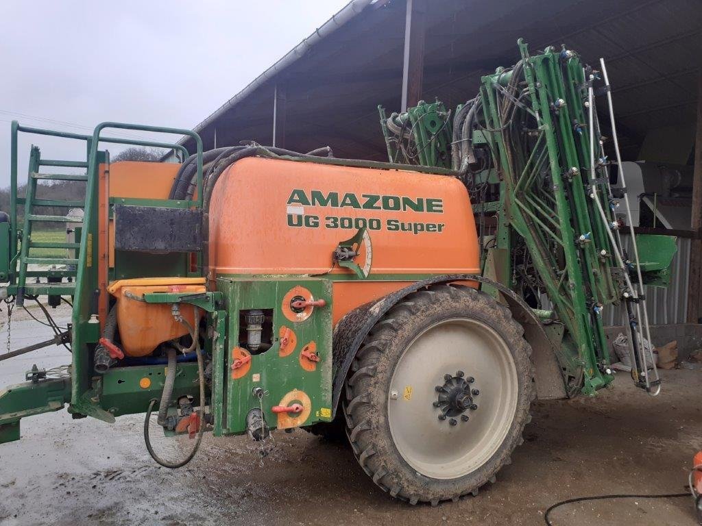 Feldspritze du type Amazone Pulvérisateur traîné UG 3000 SUPER Amazone, Gebrauchtmaschine en ROYNAC (Photo 3)