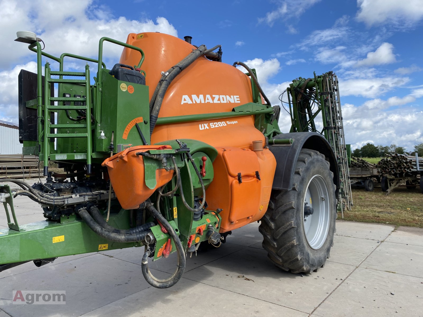 Feldspritze des Typs Amazone UX 5200 Super, Gebrauchtmaschine in Harthausen (Bild 1)