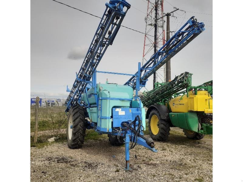 Feldspritze van het type Berthoud MAJOR 3200, Gebrauchtmaschine in HERLIN LE SEC (Foto 2)