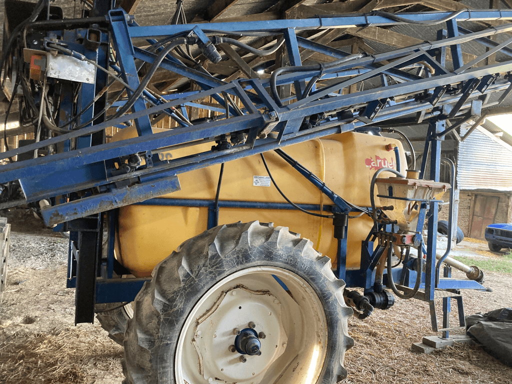 Feldspritze van het type Caruelle 2000 LITRES, Gebrauchtmaschine in TREMEUR (Foto 3)