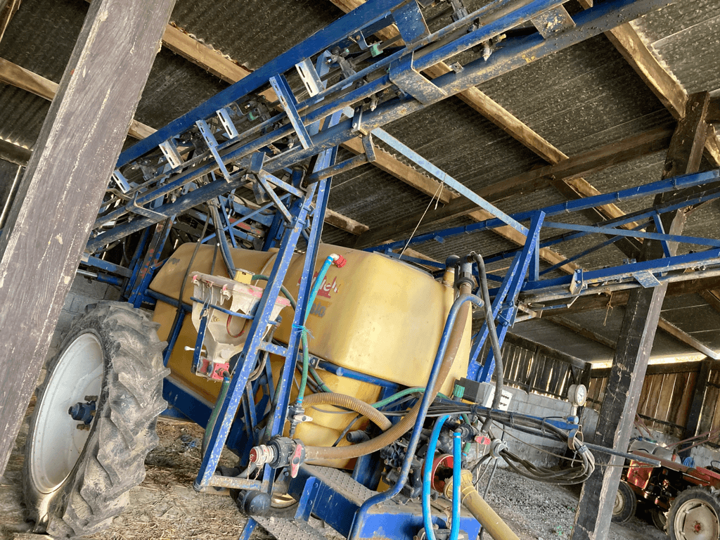 Feldspritze van het type Caruelle 2000 LITRES, Gebrauchtmaschine in TREMEUR (Foto 4)