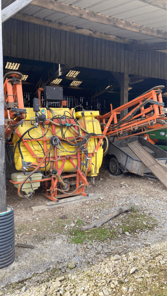 Feldspritze typu John Deere 1000, Gebrauchtmaschine v TREMEUR (Obrázek 1)