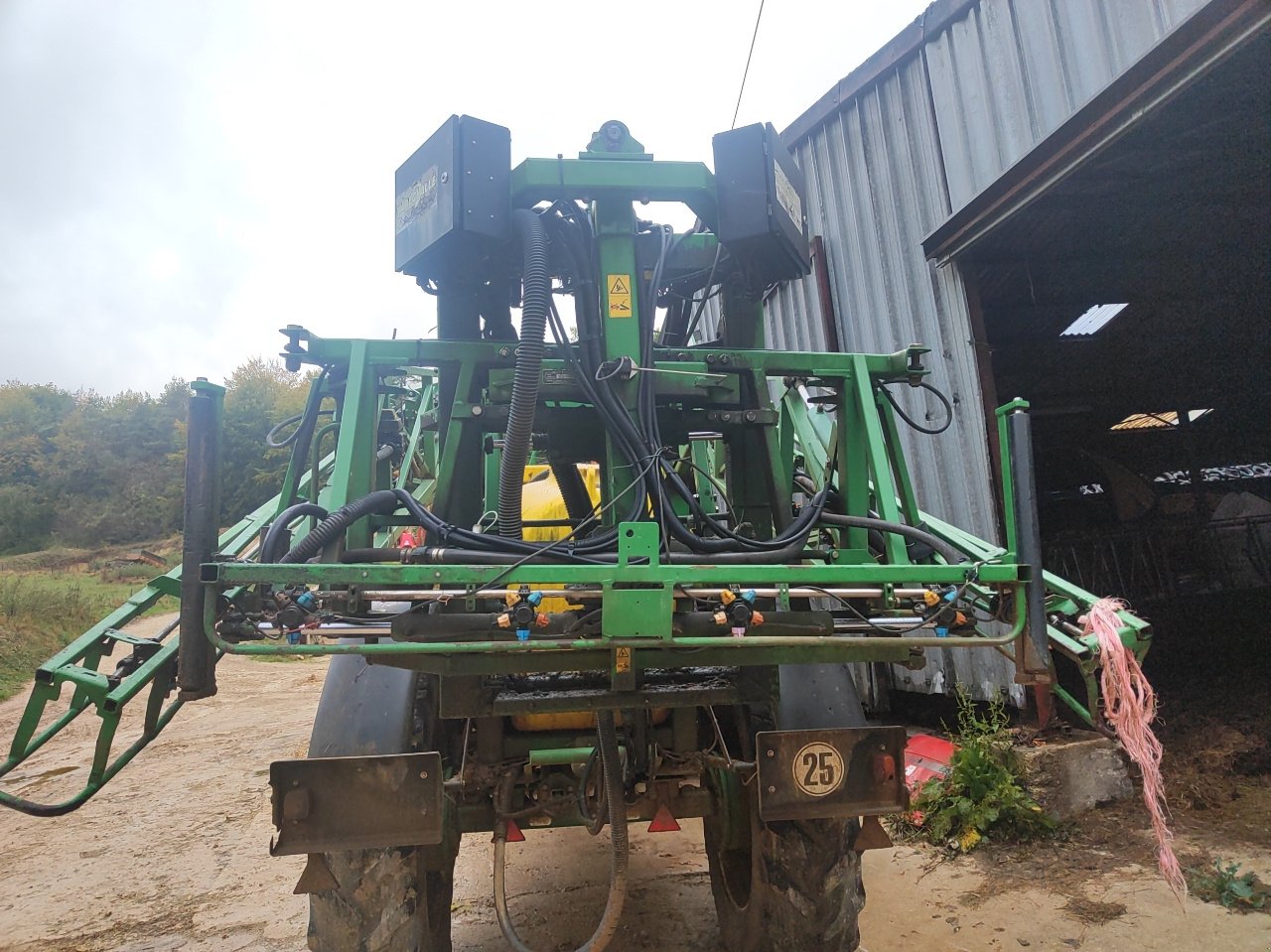 Feldspritze van het type John Deere 824, Gebrauchtmaschine in STENAY (Foto 9)