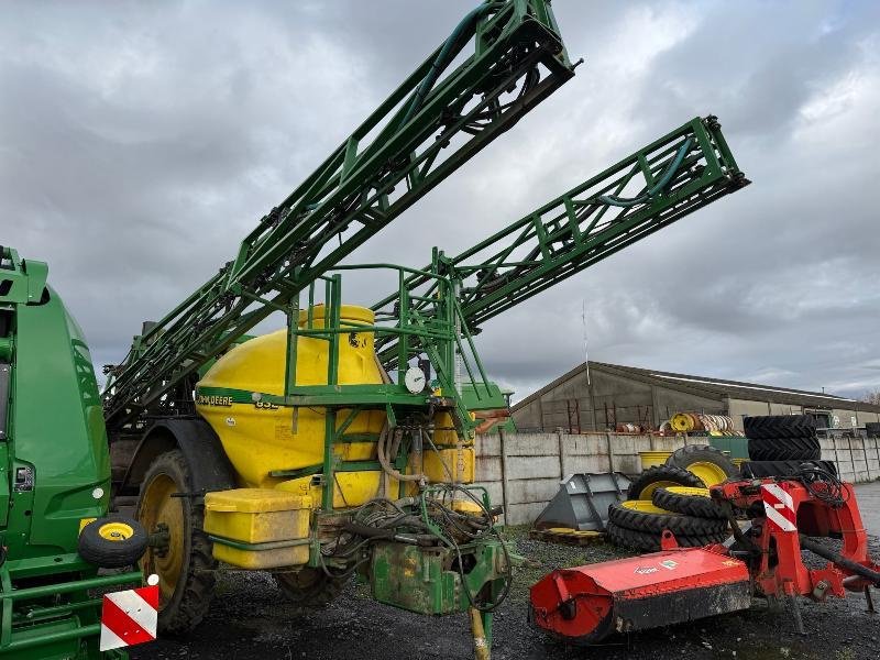 Feldspritze typu John Deere 832, Gebrauchtmaschine w Richebourg (Zdjęcie 1)