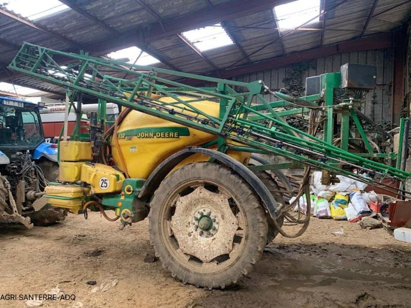 Feldspritze typu John Deere 832, Gebrauchtmaschine v ROYE