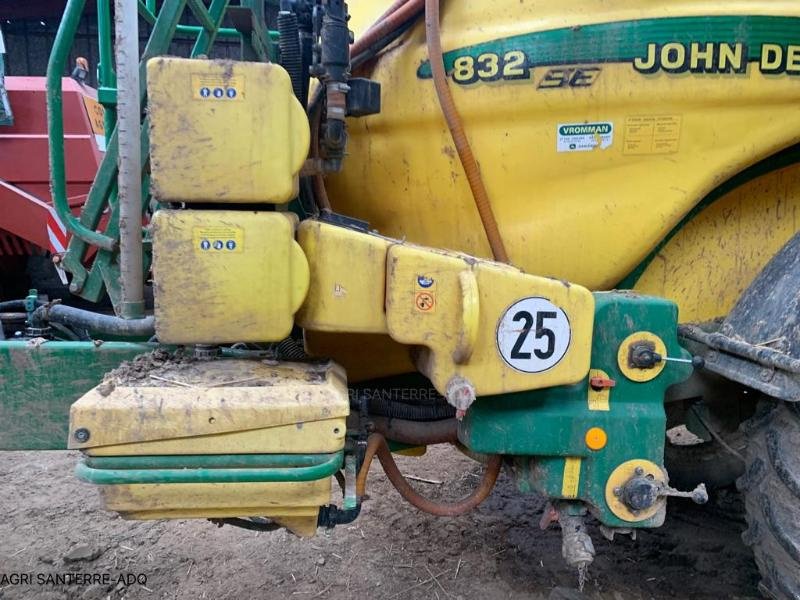 Feldspritze van het type John Deere 832, Gebrauchtmaschine in ROYE (Foto 2)