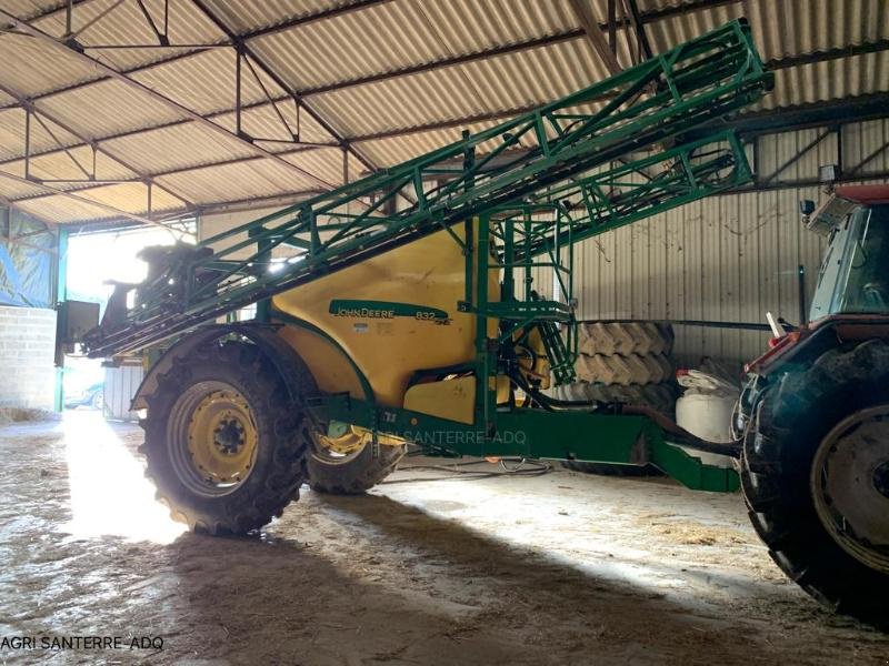 Feldspritze van het type John Deere 832, Gebrauchtmaschine in ROYE (Foto 1)