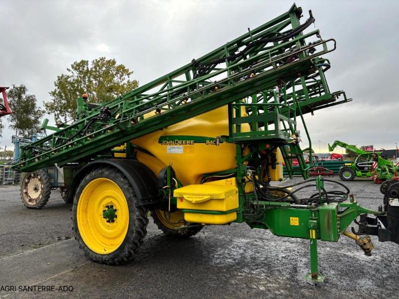 Feldspritze van het type John Deere 840, Gebrauchtmaschine in ROYE (Foto 1)