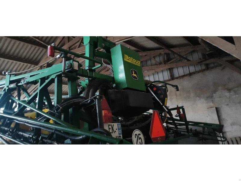 Feldspritze van het type John Deere M740, Gebrauchtmaschine in Wargnies Le Grand (Foto 2)