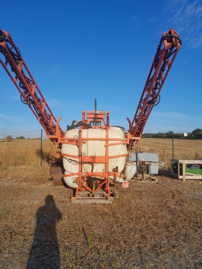 Feldspritze typu Kuhn J1003, Gebrauchtmaschine v BAZOGES EN PAREDS (Obrázok 1)