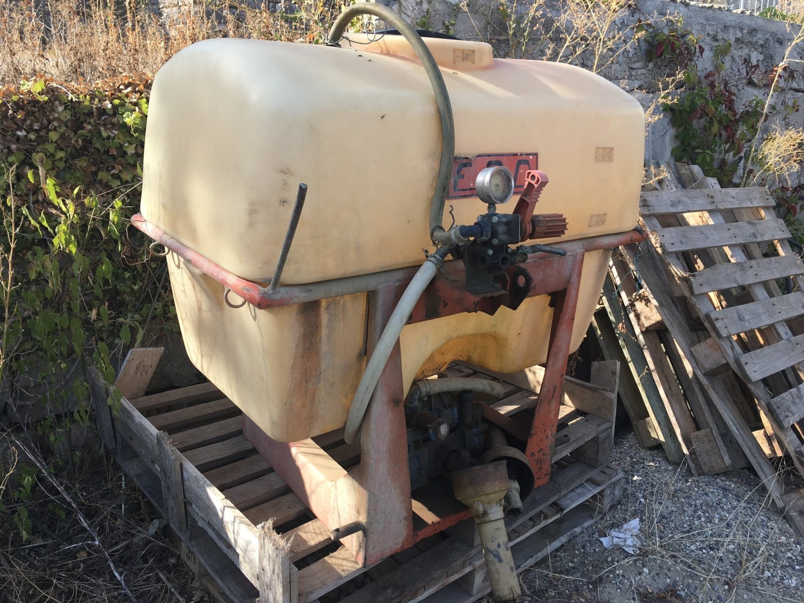 Feldspritze des Typs Sonstige Pulvérisateur porté 400L CUVE A DESHERBER Gyrax, Gebrauchtmaschine in ROYNAC (Bild 2)