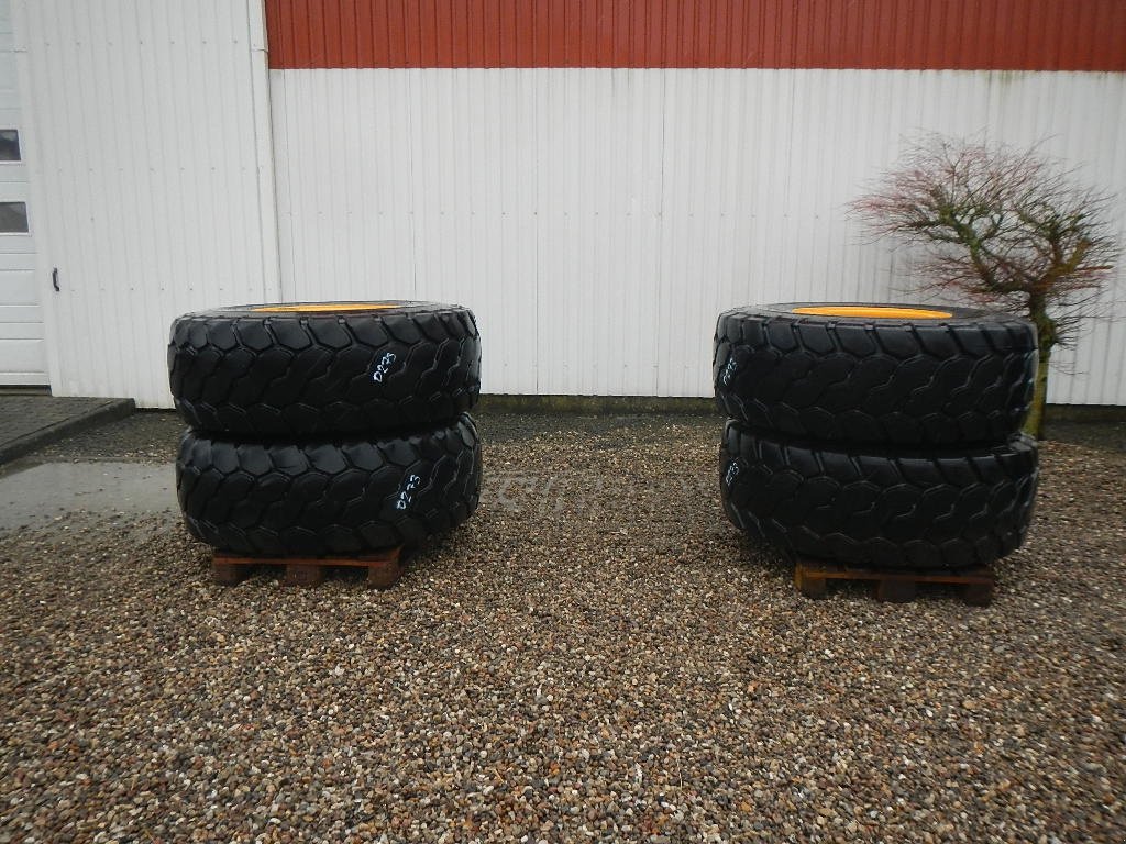 Felge tipa Bridgestone 20.5R25 D273, Gebrauchtmaschine u Aabenraa (Slika 2)