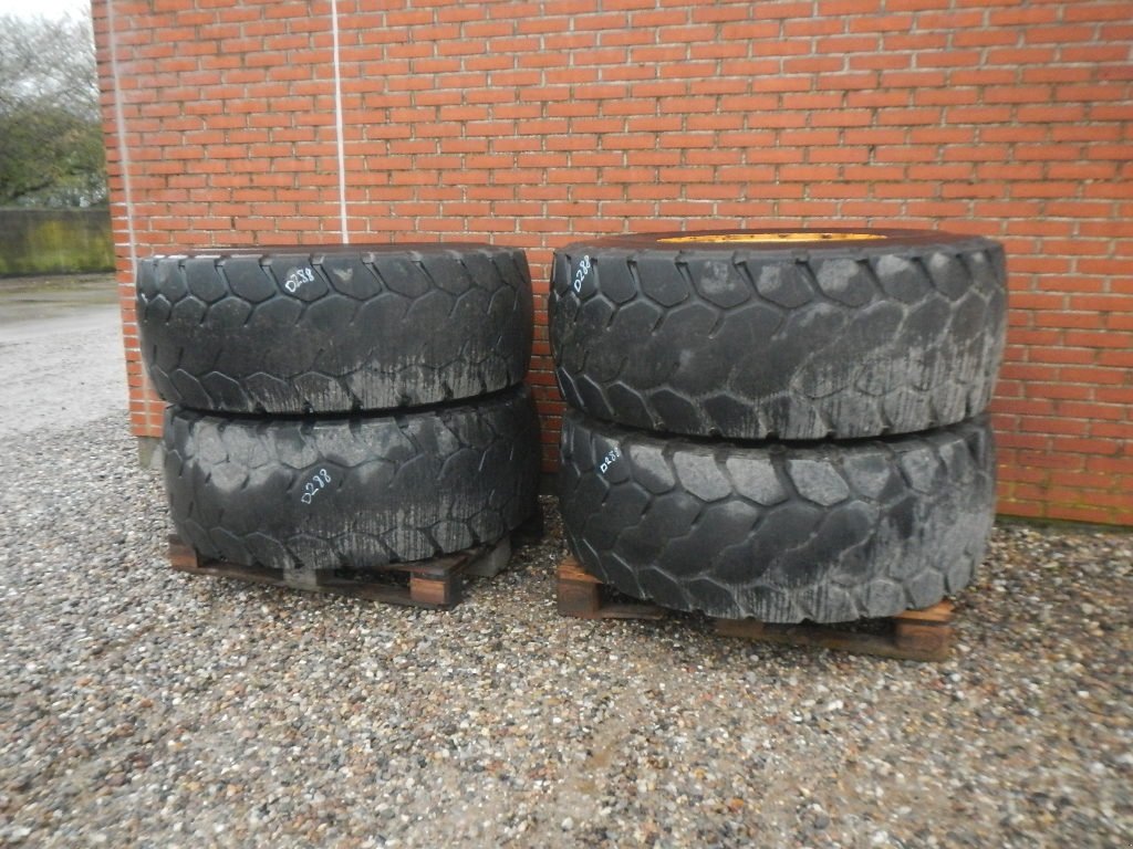 Felge Türe ait Bridgestone 20.5R25 D288, Gebrauchtmaschine içinde Aabenraa (resim 8)