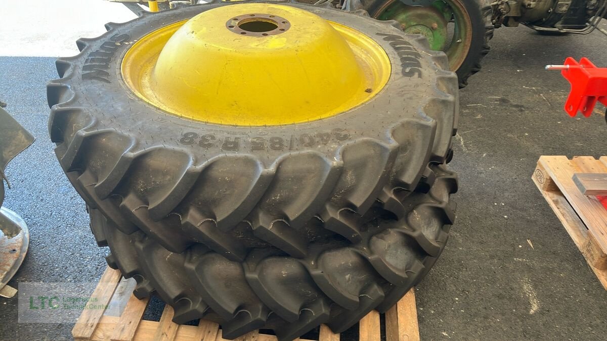 Felge van het type Mitas 240/85 R38 & 280/85 R28, Neumaschine in Redlham (Foto 9)