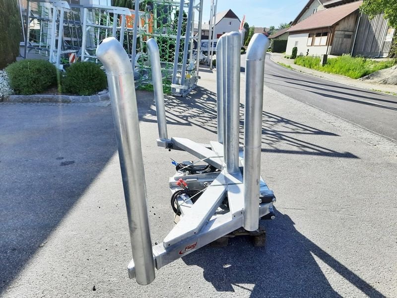 Folienballenzange a típus Sonstige Fliegl Schmetterling Ballentransportgerät, Neumaschine ekkor: St. Marienkirchen (Kép 7)