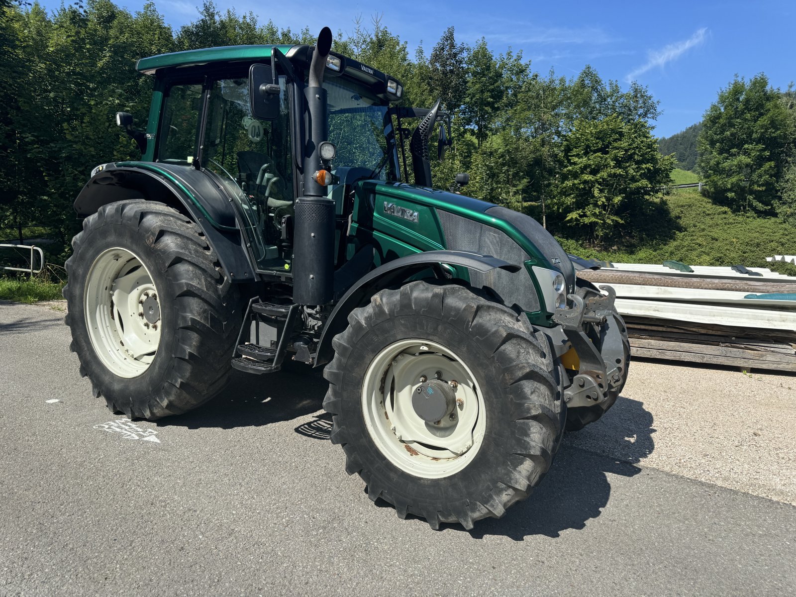 Forstschlepper du type Valtra N 143 HITECH, Gebrauchtmaschine en 4463 Großraming (Photo 1)